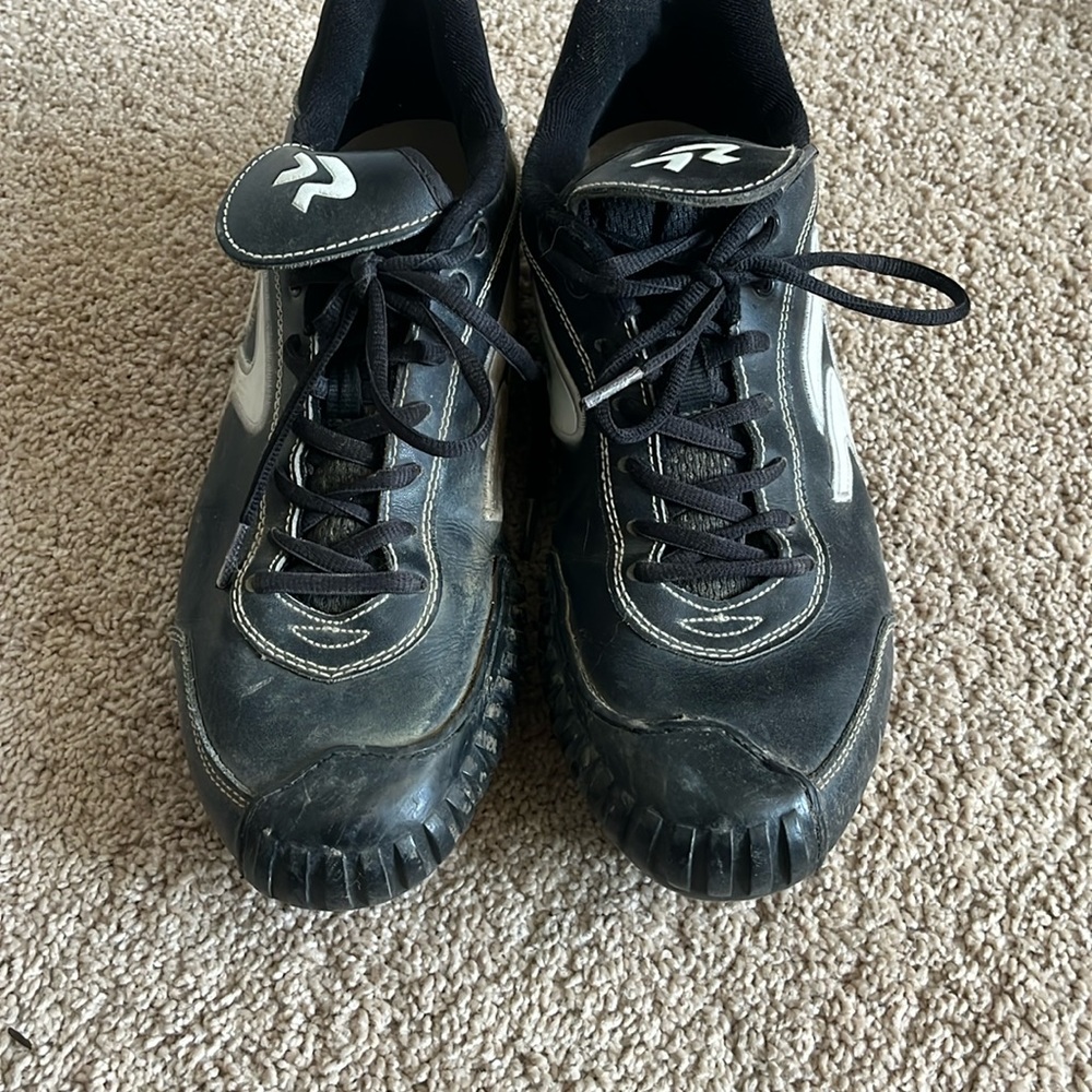 Pitching toe cleats